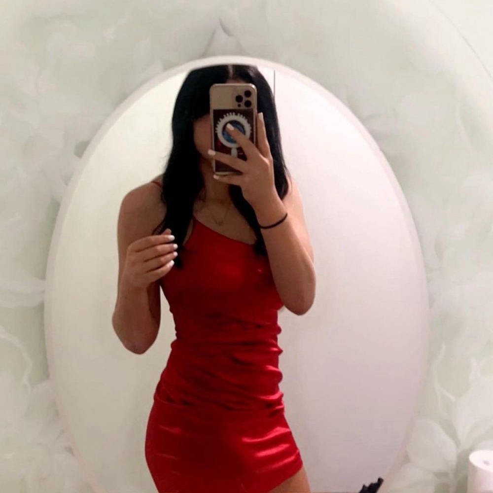 red Windsor homecoming dress